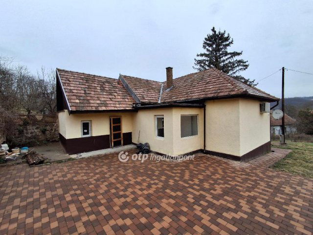Eladó családi ház, Szécsényen 25.99 M Ft, 2 szobás