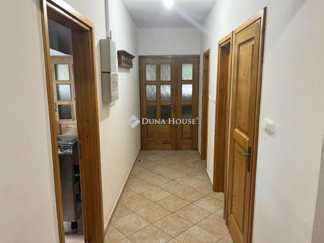 Eladó családi ház, Bólyban 220 M Ft, 9 szobás