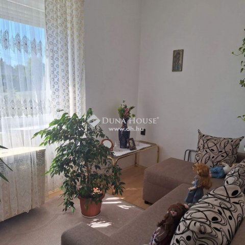 Eladó családi ház, Gasztonyban 35.99 M Ft, 3 szobás
