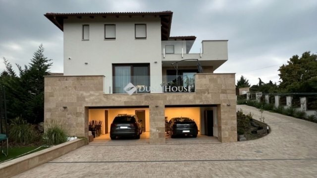 Eladó családi ház, Szentendrén 450 M Ft, 4 szobás