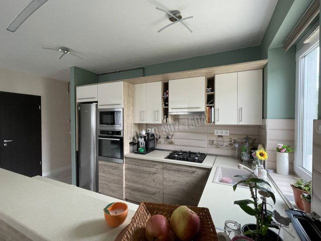 Eladó téglalakás, Egerben 93.9 M Ft, 4 szobás