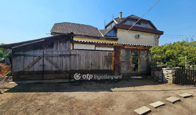 Eladó családi ház, Tiszalökön 33.9 M Ft, 5 szobás