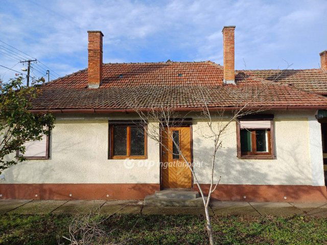 Eladó családi ház, Csanyteleken 8.8 M Ft, 2+2 szobás