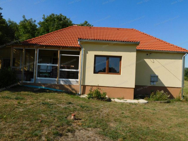 Eladó családi ház, Bedegkéren 54 M Ft, 3 szobás