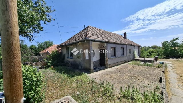Eladó családi ház, Nagykarácsonyon 23.5 M Ft, 3 szobás