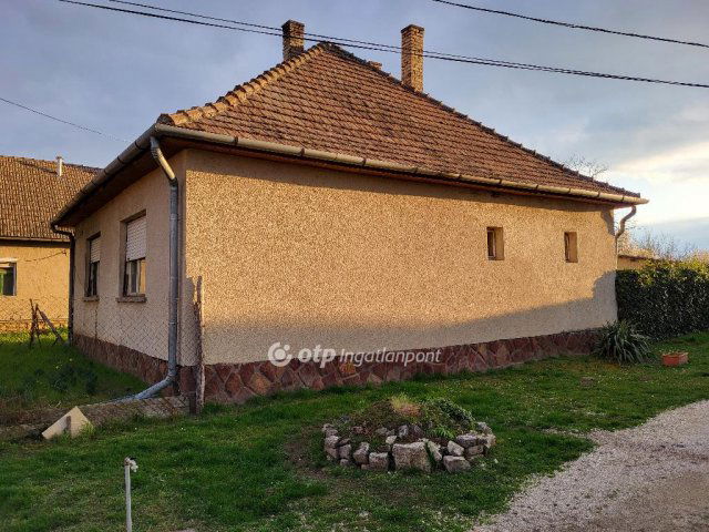 Eladó családi ház, Siójuton 28.5 M Ft, 2+1 szobás