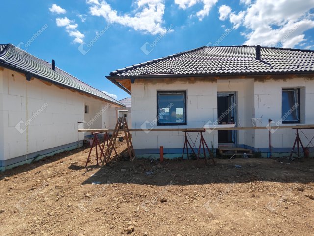 Eladó családi ház, Szombathelyen 67.5 M Ft, 2 szobás
