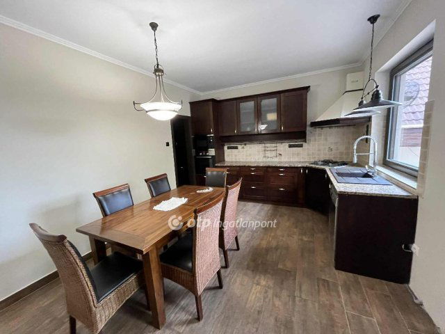 Eladó családi ház, Dunaújvárosban 119 M Ft, 4 szobás