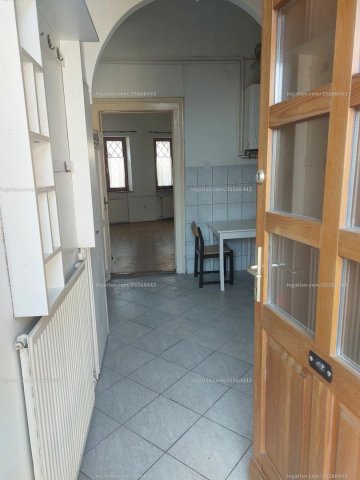 Eladó téglalakás, Budapesten, III. kerületben, Bécsi úton