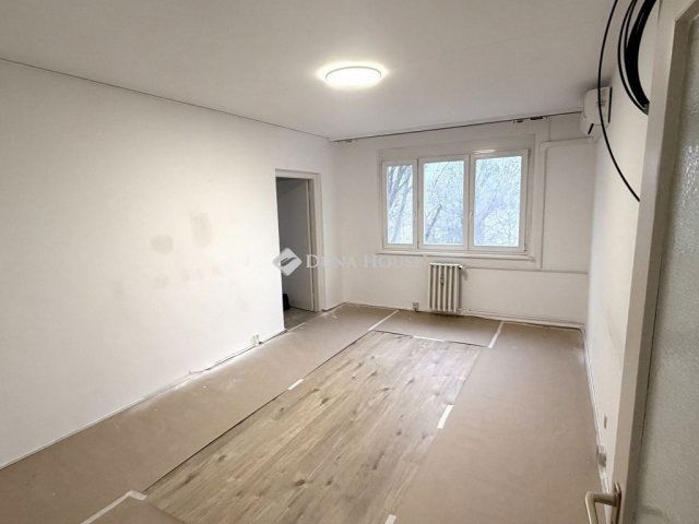 Kiadó panellakás, albérlet, Szegeden 69000 E Ft / hó, 3 szobás