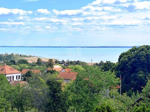 Eladó családi ház, Balatonfüreden 147.9 M Ft, 3 szobás
