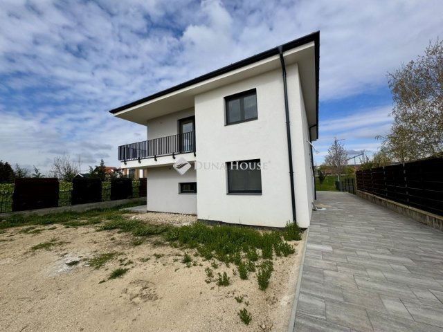 Eladó családi ház, Balatonfüreden 259 M Ft, 6 szobás