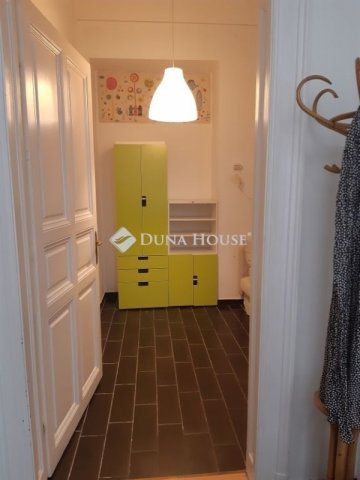 Eladó téglalakás, Budapesten, VI. kerületben 129.9 M Ft
