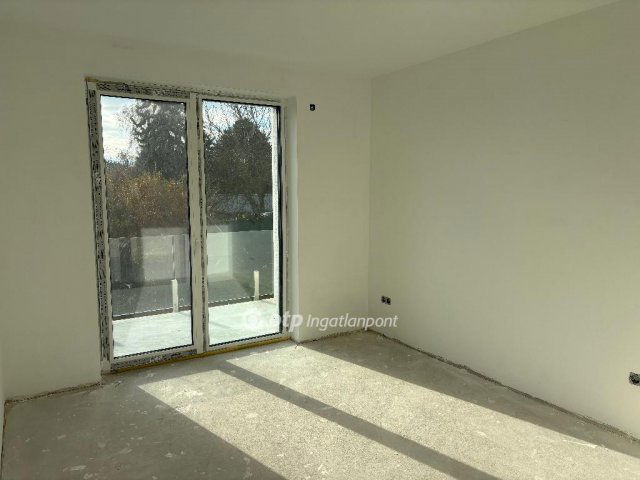 Eladó téglalakás, Balatonakarattyán 131.9 M Ft, 4 szobás