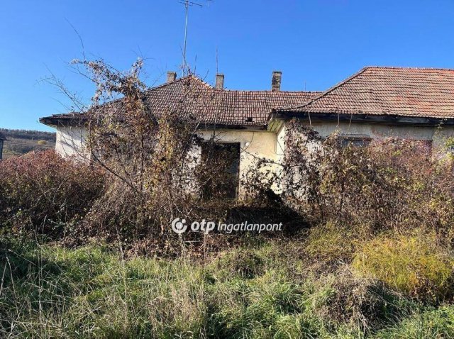 Eladó családi ház, Decsen 28 M Ft, 3 szobás