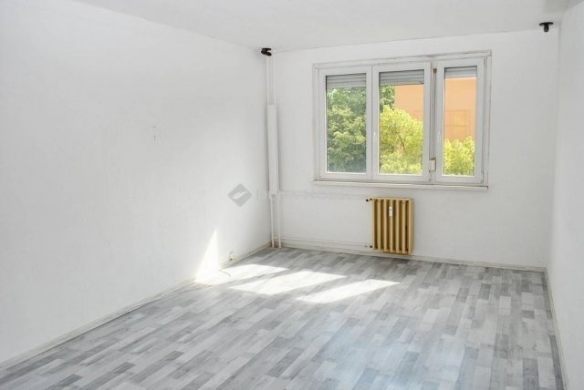 Eladó panellakás, Kecskeméten 57.7 M Ft, 3 szobás