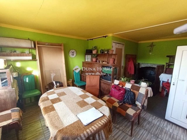 Eladó nyaraló, Nyergesújfaluban 16.9 M Ft, 2 szobás