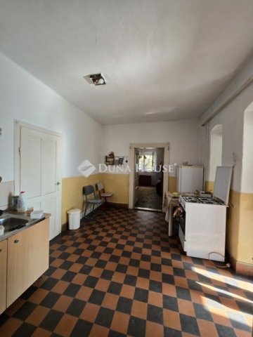 Eladó családi ház, Várpalotán 44.5 M Ft, 4 szobás