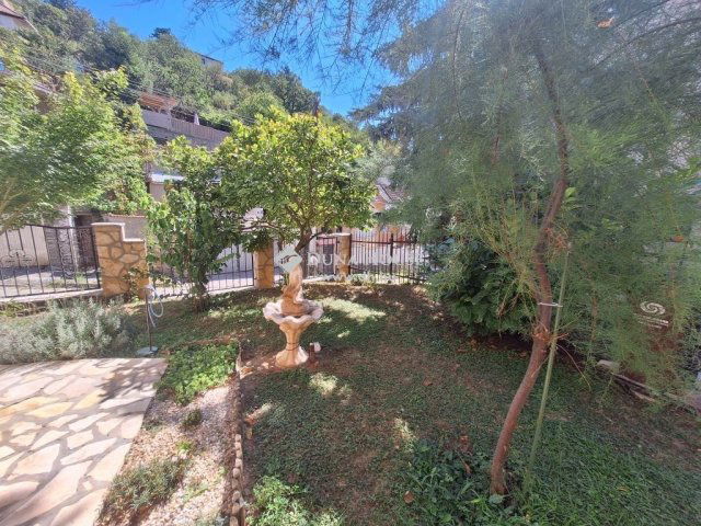 Eladó családi ház, Pécsett 120 M Ft, 3 szobás