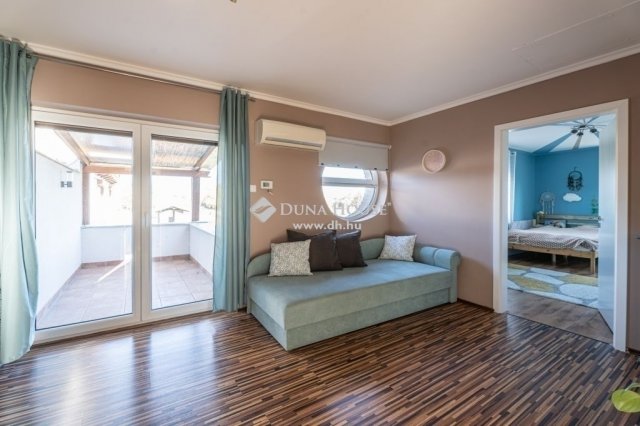 Eladó családi ház, Kecskeméten 185 M Ft, 7 szobás