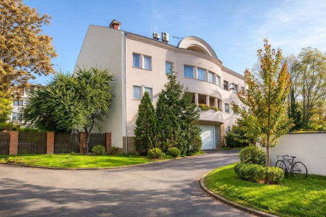 Kiadó téglalakás, albérlet, Debrecenben 300 E Ft / hó, 4 szobás