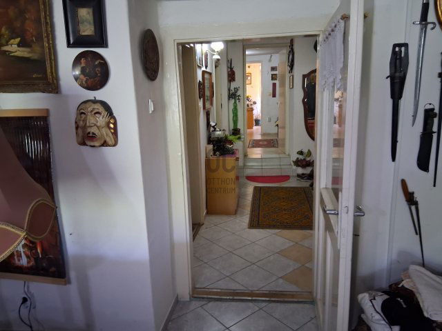 Eladó családi ház, Sukorón 55 M Ft, 4 szobás