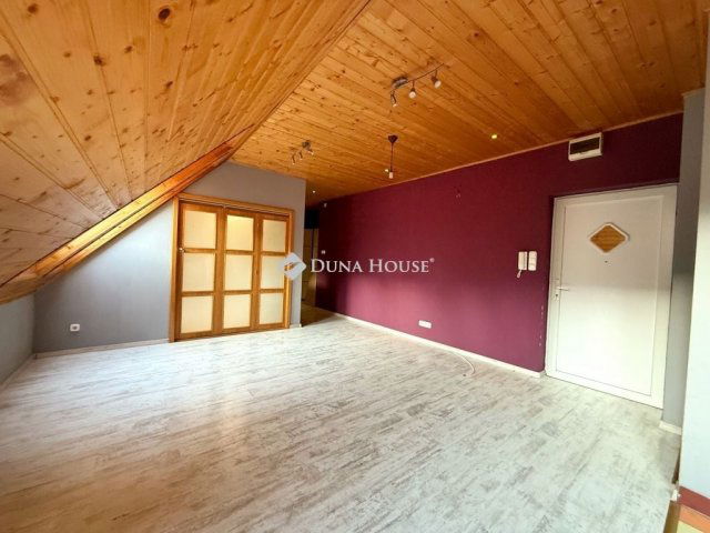 Eladó téglalakás, Székesfehérvárott 69.99 M Ft, 3 szobás