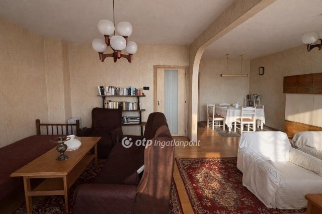 Eladó családi ház, Egerben 116 M Ft, 7 szobás