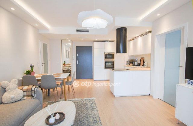 Eladó téglalakás, Balatonkenesén 125 M Ft, 3 szobás