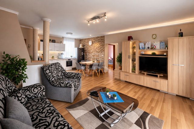 Eladó téglalakás, Baján 53 M Ft, 2 szobás