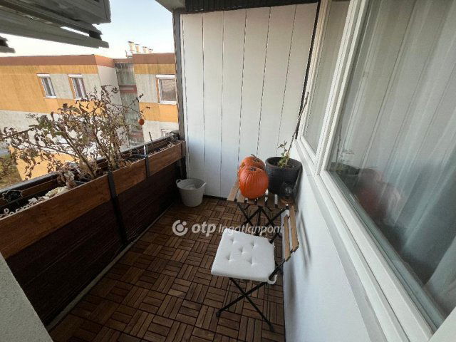 Eladó téglalakás, Mosonmagyaróváron 59.9 M Ft, 1+2 szobás