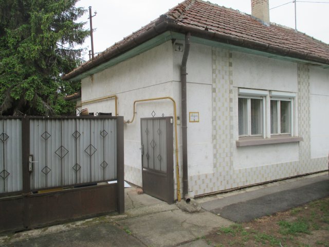 Eladó családi ház, Békéscsabán 33.9 M Ft, 5+1 szobás