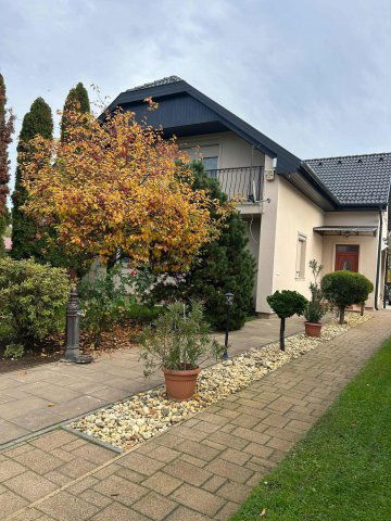 Eladó családi ház, Nyíregyházán 105 M Ft, 6 szobás