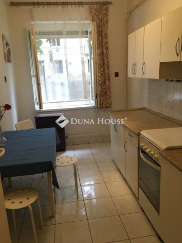 Eladó téglalakás, Pécsett 25.5 M Ft, 2 szobás