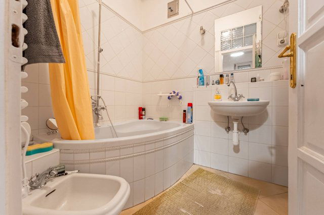 Eladó téglalakás, Budapesten, III. kerületben 79.9 M Ft