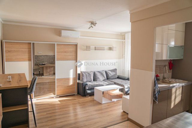 Eladó panellakás, Balatonalmádiban 74.9 M Ft, 4 szobás