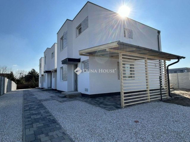 Eladó családi ház, Vecsésen 119.9 M Ft, 5 szobás