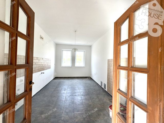 Eladó családi ház, Kecskeméten 99.9 M Ft, 5 szobás