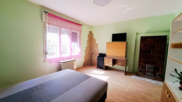 Eladó családi ház, Sárosdon 49.9 M Ft, 6 szobás