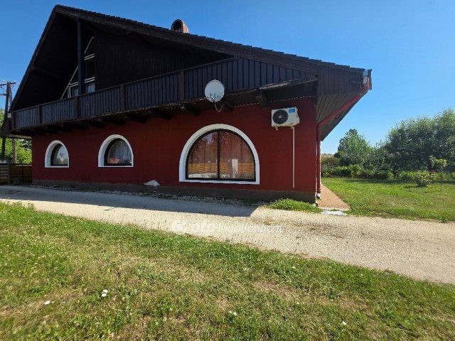 Eladó családi ház, Pápán 110 M Ft, 5 szobás