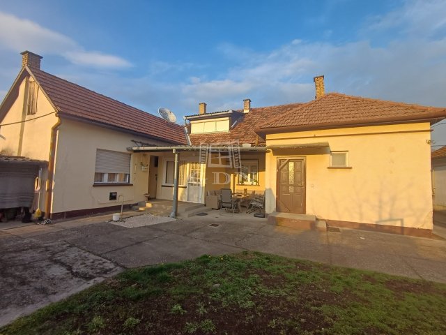 Eladó családi ház, Baján 53 M Ft, 4+1 szobás