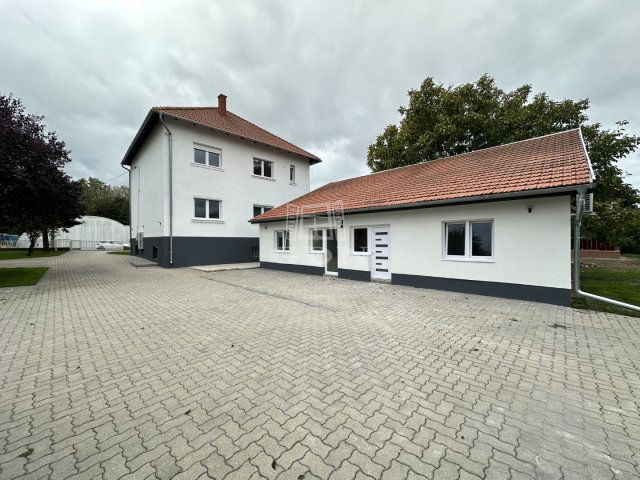 Eladó téglalakás, Székesfehérvárott 81.9 M Ft, 1+3 szobás