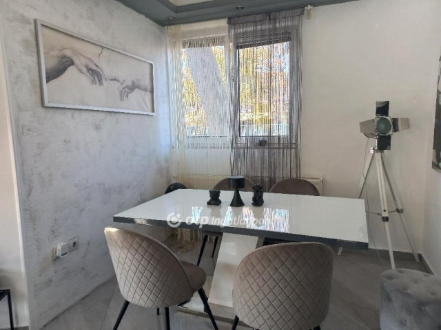 Eladó téglalakás, Budapesten, XV. kerületben 85 M Ft, 2+1 szobás