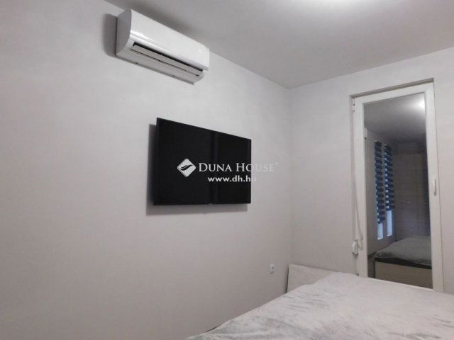 Eladó családi ház, Kecskeméten 250 M Ft, 2 szobás