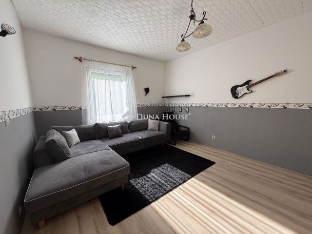 Eladó téglalakás, Lábatlanon, Vasút utcában 34.9 M Ft