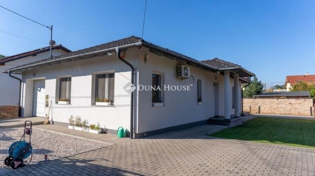 Eladó családi ház, Budapesten, XVIII. kerületben 164.999 M Ft