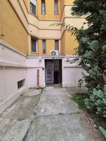 Eladó téglalakás, Pécsett, Vargha Damján utcában 24.99 M Ft