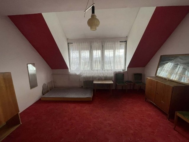 Eladó családi ház, Szegeden 89.95 M Ft, 9 szobás