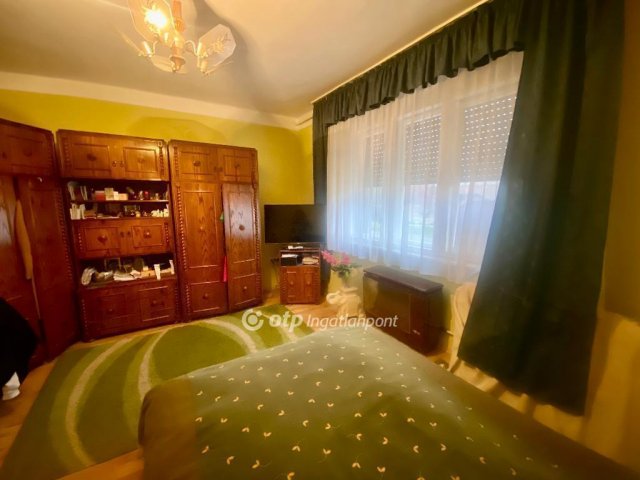 Eladó családi ház, Jászberényben 35.5 M Ft, 3 szobás