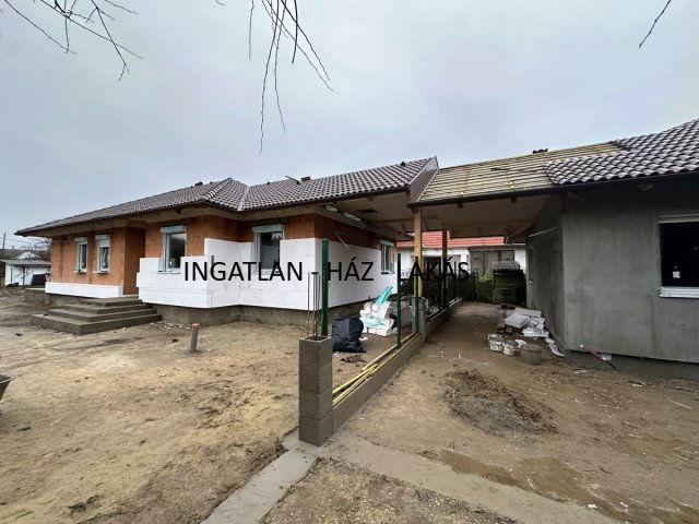 Eladó ikerház, Veresegyházon 104.9 M Ft, 5 szobás